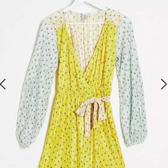ASOS DESIGN plisse mini wrap dress in contrast ditsy floral print SIZE 10 Women - Picture 6 of 6